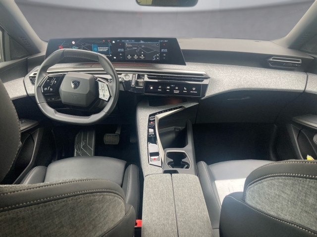 Bild 8: Peugeot 5008 Allure H<brid 145 e-DCS6
