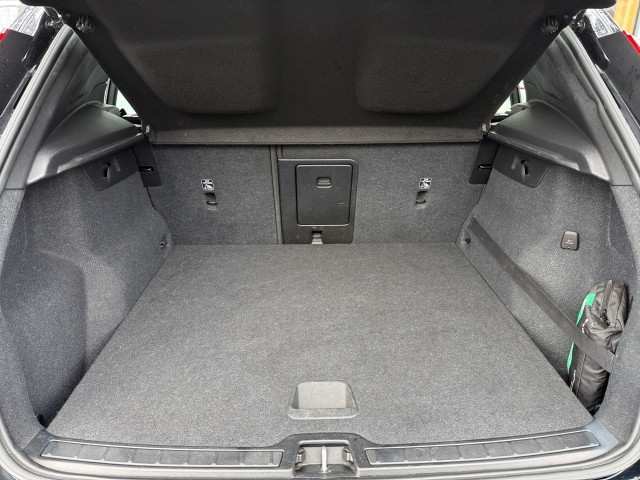 Bild 12: VOLVO PKW XC40 D3 Momentum Geartronic