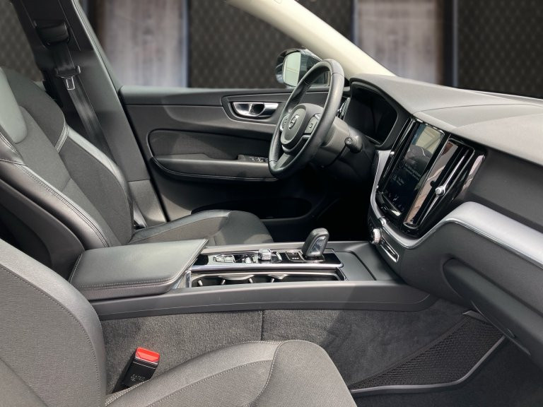 Bild 2: VOLVO PKW XC60 B4 AWD Momentum Pro Geartronic