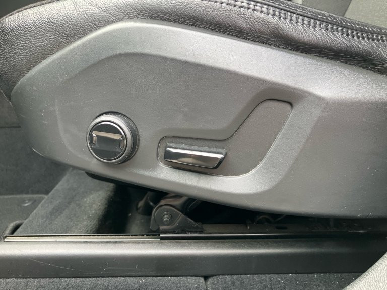 Bild 6: VOLVO PKW XC60 B4 AWD Momentum Pro Geartronic