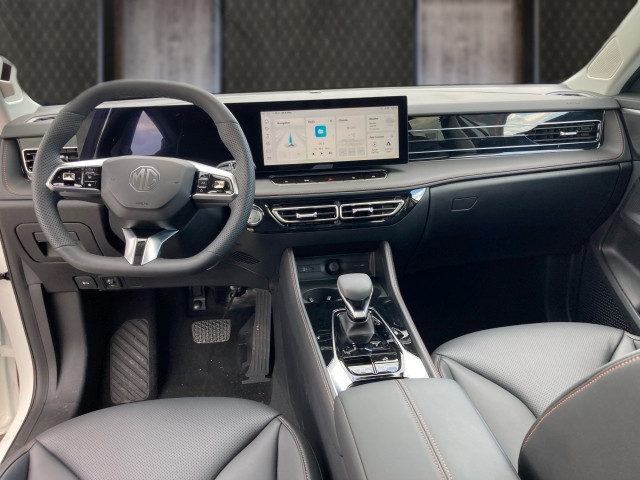 Bild 8: MG HS HEV Luxury Lenkradhzg. 25.5 Österreich-Paket