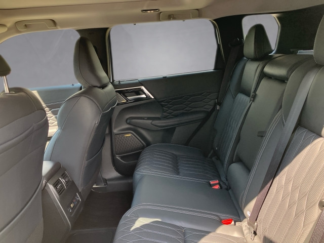 Bild 11: Mitsubishi Outlander PHEV 2,4 4WD Diamond 2-tone Leder