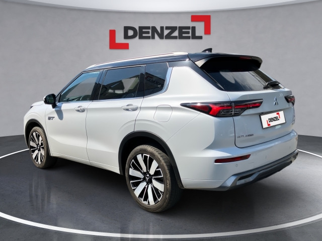 Bild 2: Mitsubishi Outlander PHEV 2,4 4WD Diamond 2-tone Leder