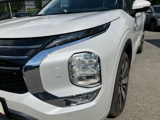Bild 6: Mitsubishi Outlander PHEV 2,4 4WD Diamond 2-tone Leder