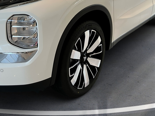 Bild 7: Mitsubishi Outlander PHEV 2,4 4WD Inform AT 25