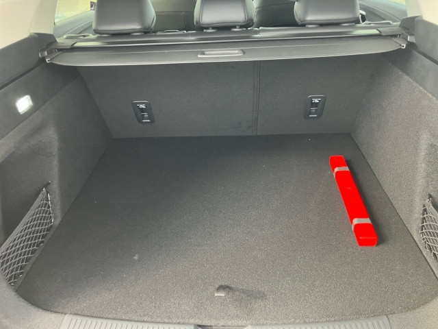 Bild 9: MG HS HEV Luxury Lenkradhzg. 25.5