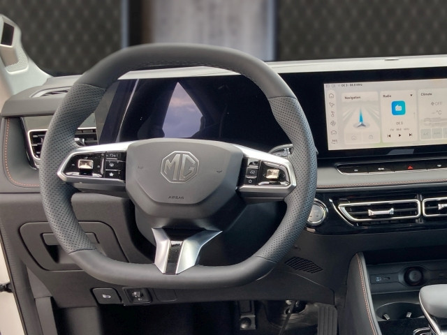Bild 9: MG HS HEV Luxury Lenkradhzg. 25.5 Österreich Paket