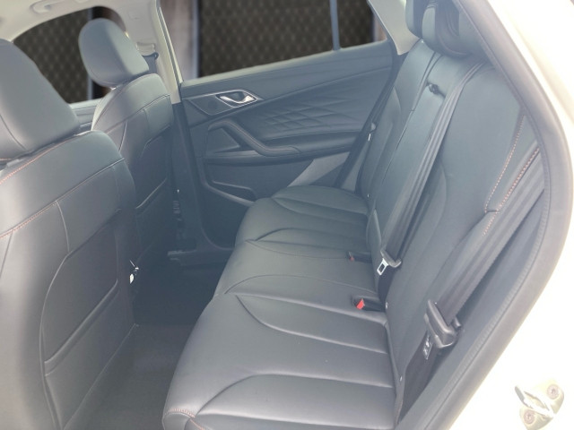 Bild 11: MG HS HEV Luxury Lenkradhzg. 25.5 Österreich Paket