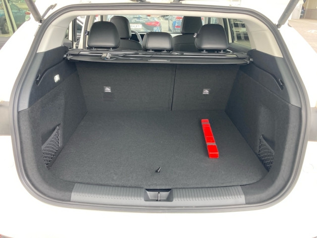 Bild 12: MG HS HEV Luxury Lenkradhzg. 25.5 Österreich Paket