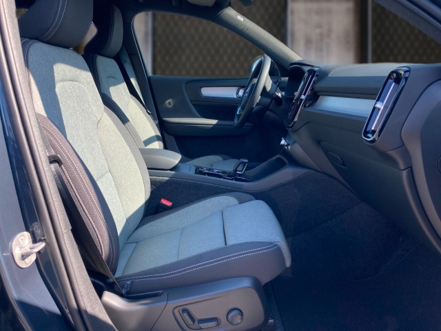 Bild 5: VOLVO PKW XC40 Ultra, B4 Mild Hybrid, Benzin, Dark