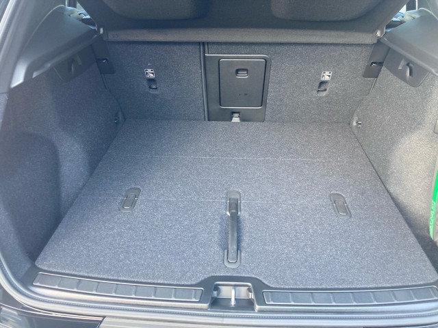 Bild 7: VOLVO PKW XC40 Plus, B3 Mild Hybrid, Benzin, Dark
