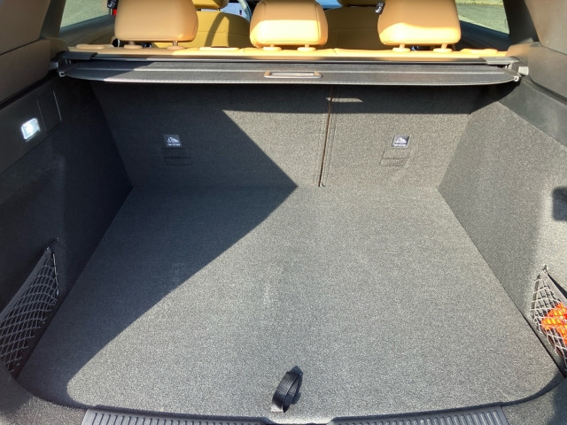 Bild 9: MG HS HEV Luxury Lenkradhzg. 25.5