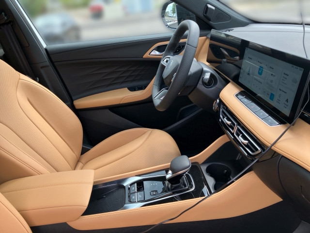 Bild 9: MG HS PHEV+ Luxury Lenkradhzg. 25.5 Österreich Paket EV/PHEV