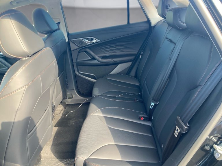 Bild 9: MG HS PHEV+ Luxury Lenkradhzg. 25.5