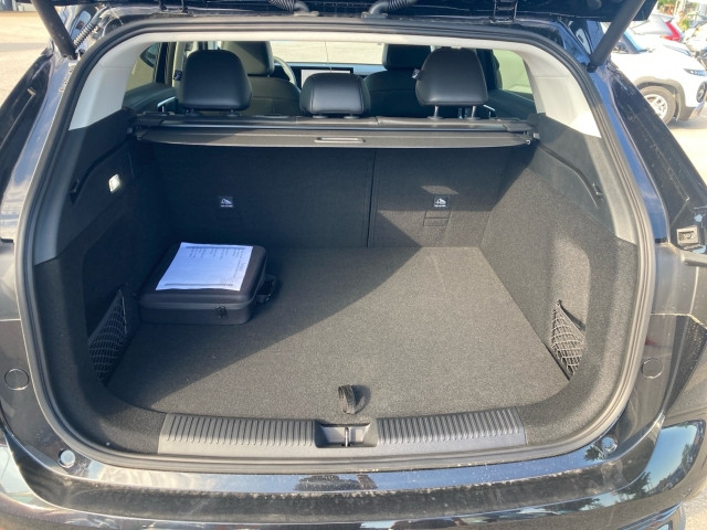 Bild 10: MG HS PHEV+ Luxury Lenkradhzg. 25.5