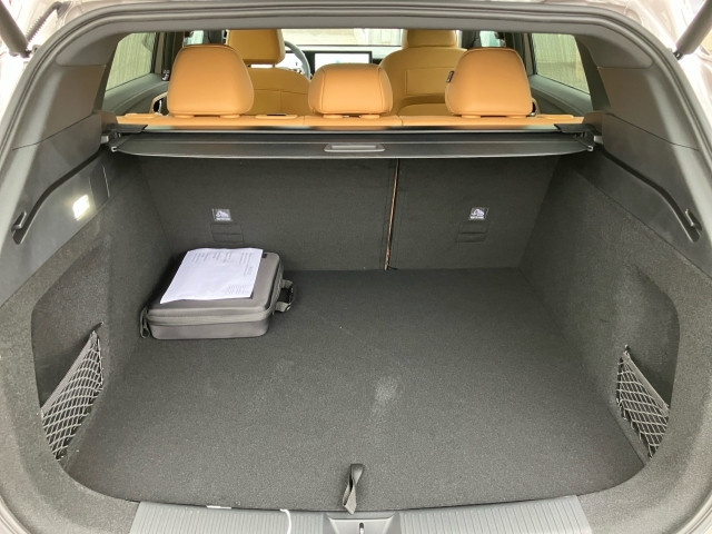 Bild 9: MG HS HEV Luxury Lenkradhzg. 25.5