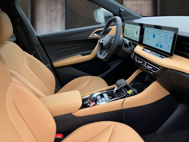 Bild 5: MG HS HEV Luxury Lenkradhzg. 25.5