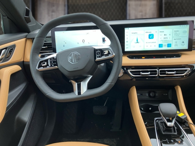 Bild 6: MG HS HEV Luxury Lenkradhzg. 25.5