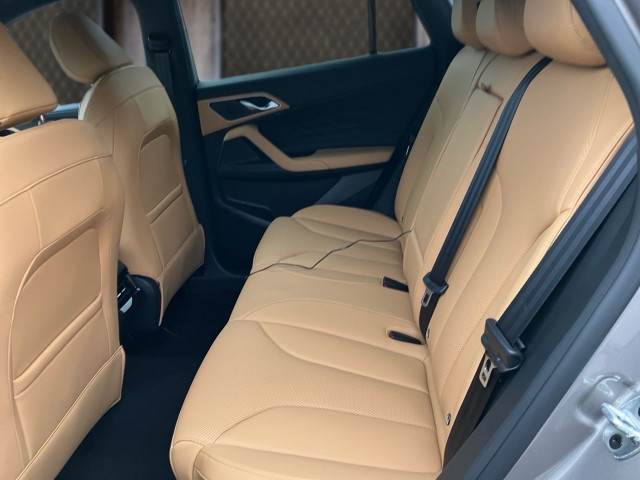 Bild 8: MG HS HEV Luxury Lenkradhzg. 25.5