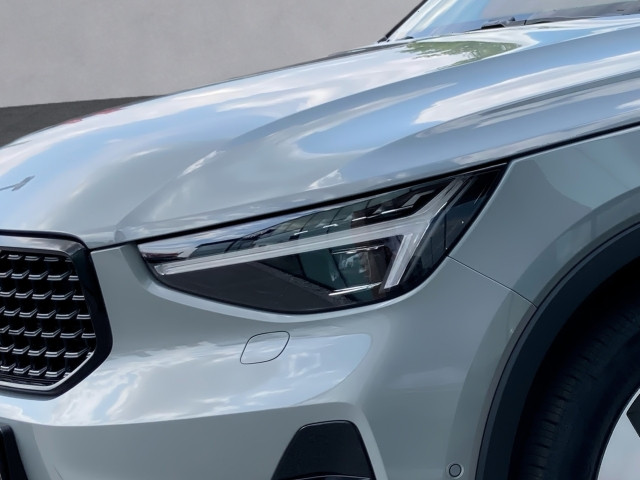 Bild 3: VOLVO PKW XC40 Ultra, B3 Mild Hybrid, Benzin, Dark