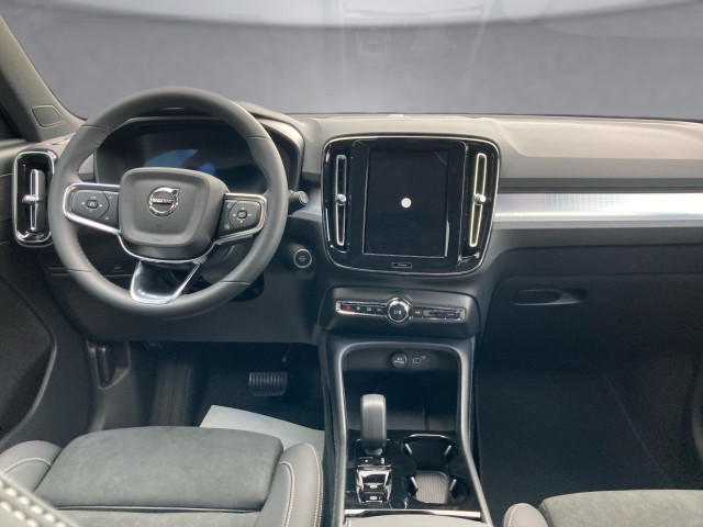 Bild 5: VOLVO PKW XC40 Ultra, B3 Mild Hybrid, Benzin, Dark