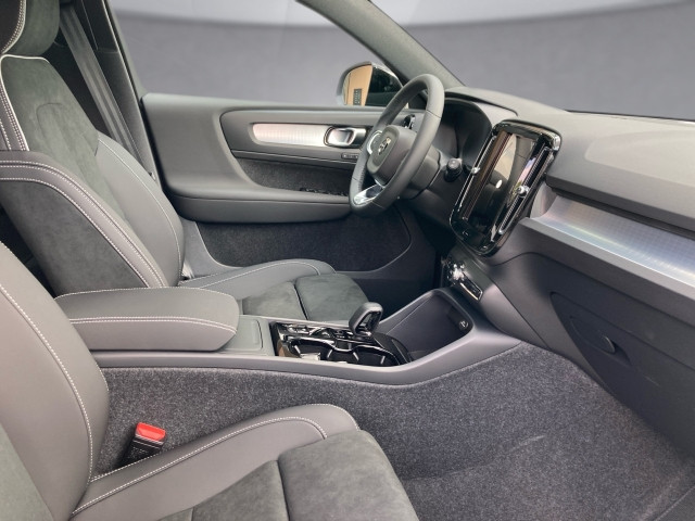 Bild 7: VOLVO PKW XC40 Ultra, B3 Mild Hybrid, Benzin, Dark