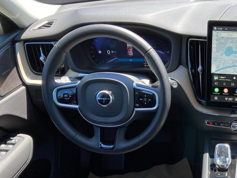 Bild 9: VOLVO PKW XC60 Plus, T6 eAWD Plug-in Hybrid, Elektrisch/Benzin, Dark