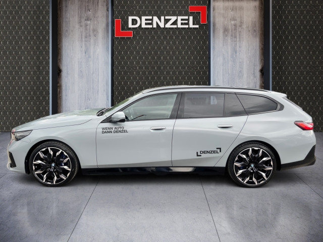 Bild 1: BMW i5 xDrive40 Touring