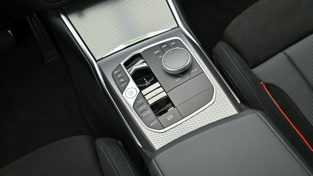 Bild 3: BMW 320i xDrive Limousin