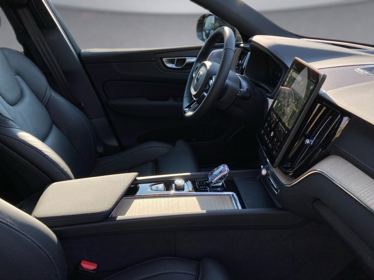 Bild 10: VOLVO PKW XC60 T6 Ultra Dark