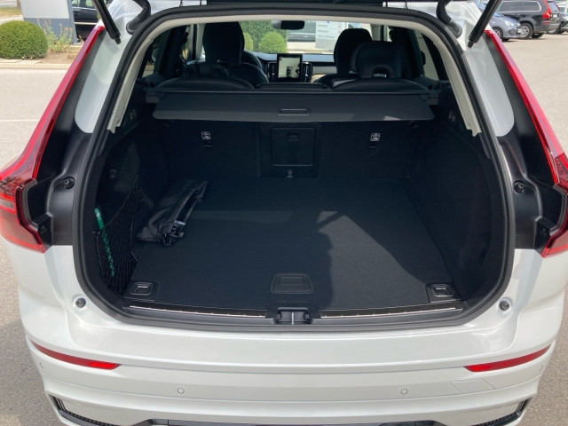 Bild 4: VOLVO PKW XC60 Plus, T6 AWD Plug-in Hybrid, Elektrisch/Benzin, Dark