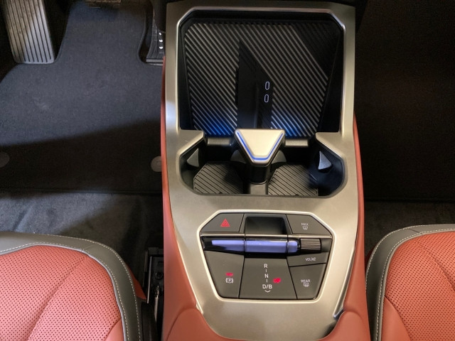 Bild 14: BMW iX3 40