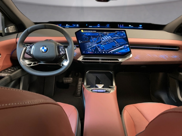Bild 8: BMW iX3 40