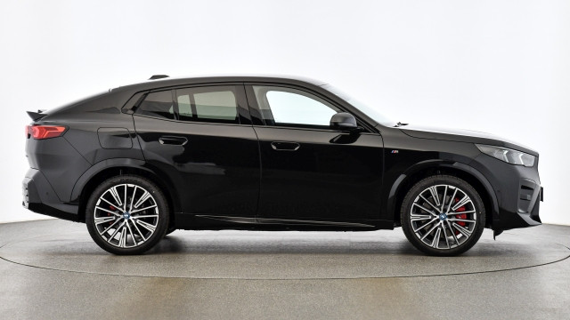 Bild 9: BMW iX2 eDrive 20 U10