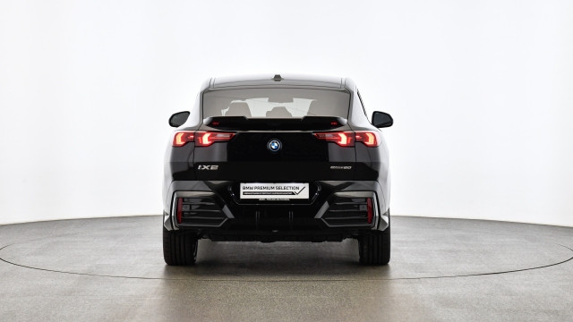 Bild 10: BMW iX2 eDrive 20 U10
