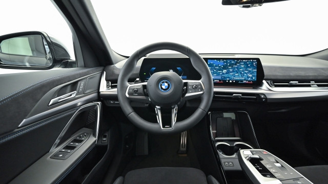 Bild 1: BMW iX2 eDrive 20 U10