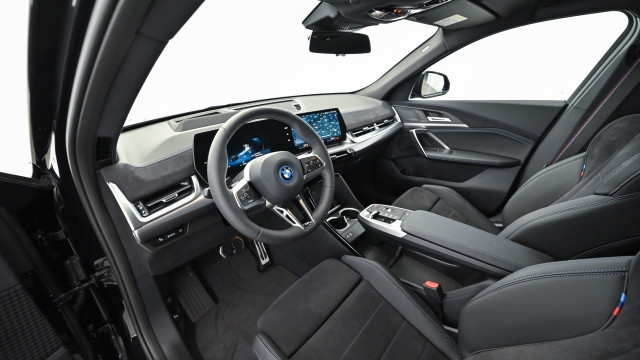 Bild 4: BMW iX2 eDrive 20 U10