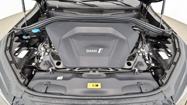 Bild 5: BMW iX2 eDrive 20 U10