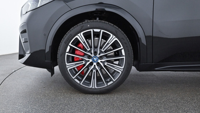 Bild 6: BMW iX2 eDrive 20 U10