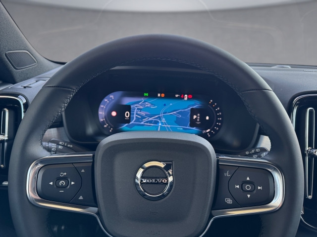 Bild 9: VOLVO PKW XC40 Black Edition Plus, B3 Mild Hybrid, Benzin