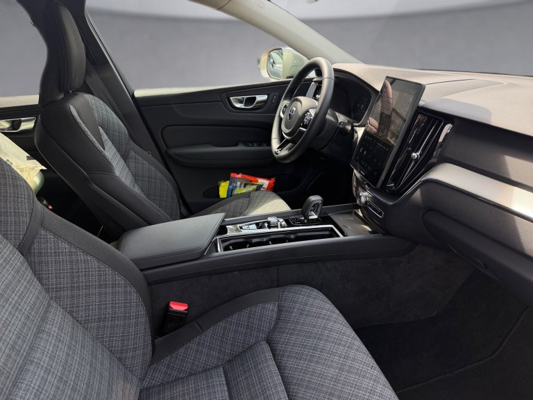 Bild 7: VOLVO PKW XC60 Core, B5 AWD Mild Hybrid, Benzin