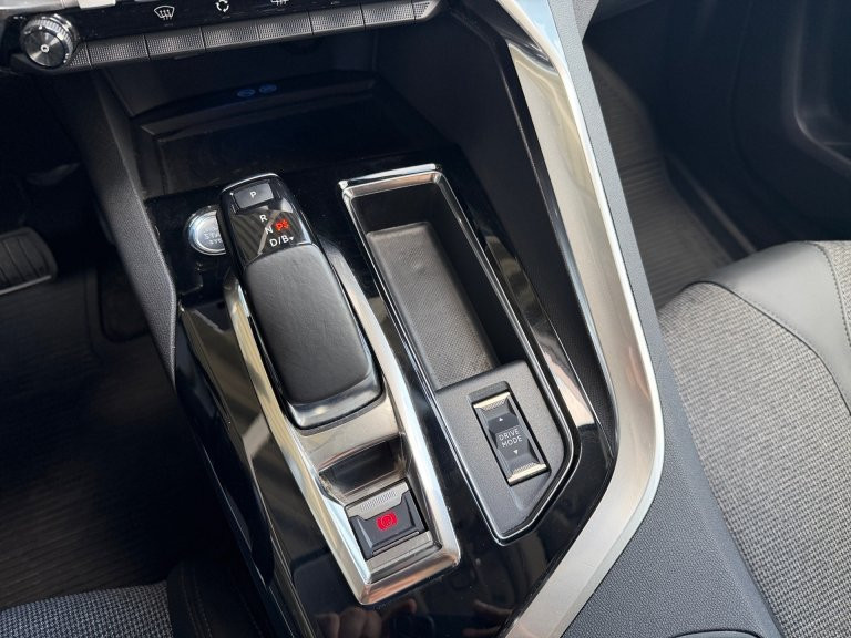 Bild 6: Peugeot Peugeot 3008 SUV Hybrid 225 PHEV