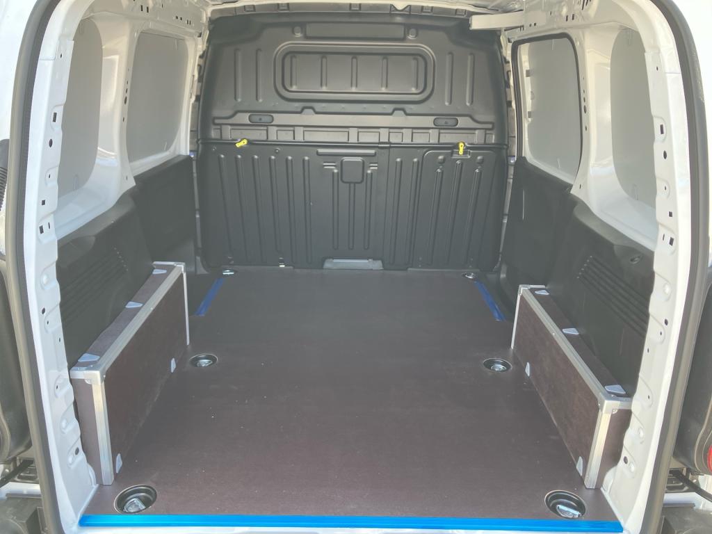 Bild 12: Fiat Transporter Doblo Serie 4 Stock MY26 KW M Diesel 100 Manuell
