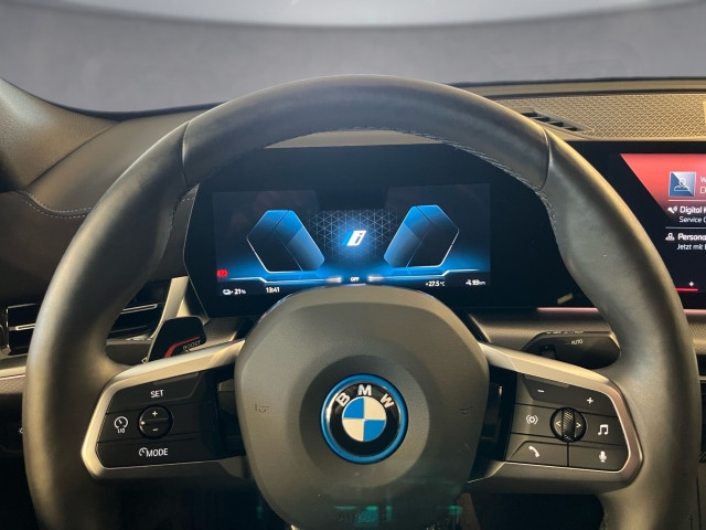 Bild 9: BMW iX2 eDrive20 U10 HB0