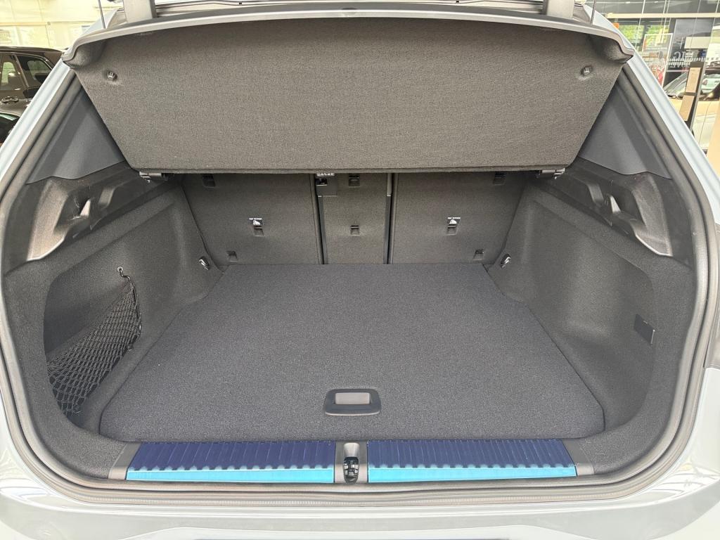 Bild 12: BMW iX3 40