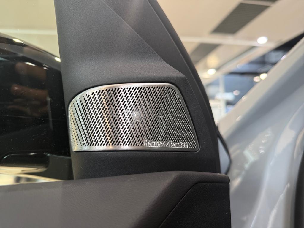 Bild 13: BMW iX3 40