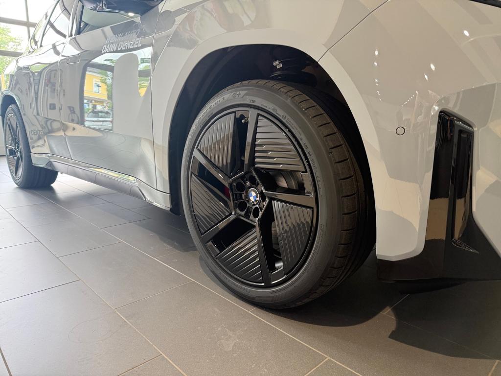 Bild 7: BMW iX3 40