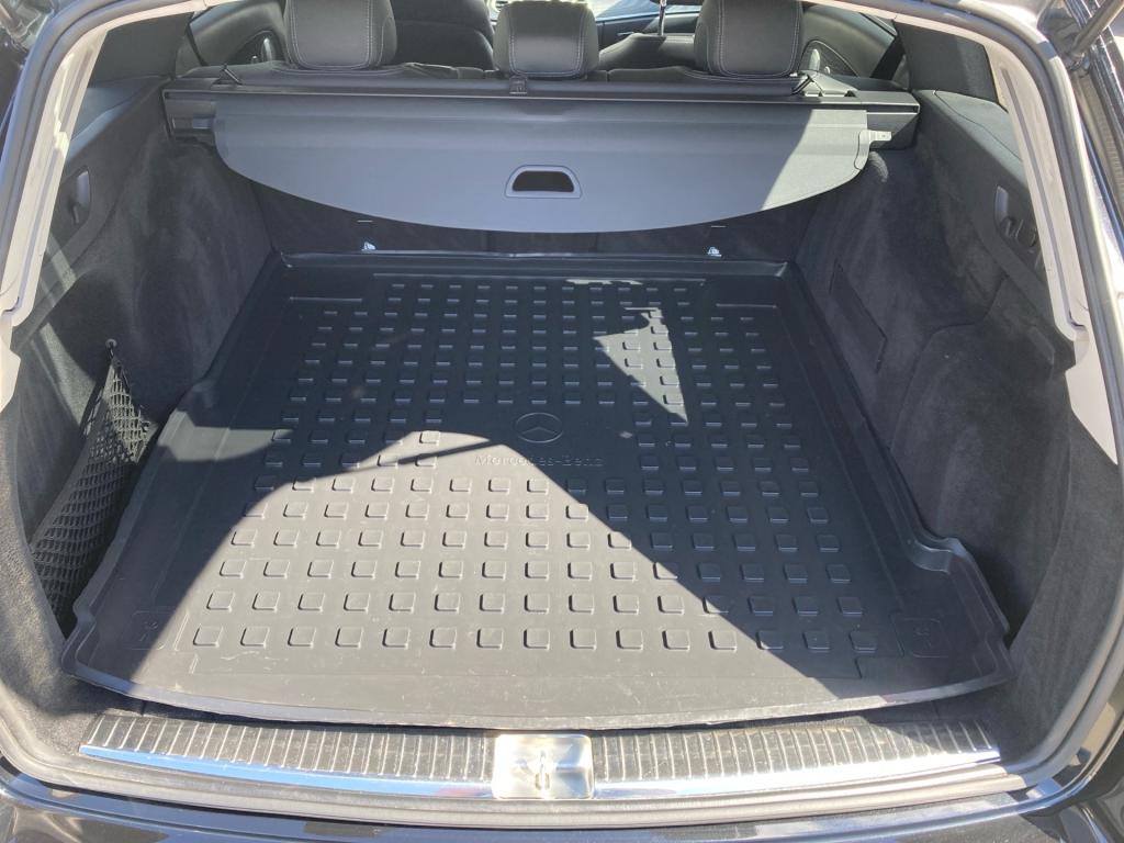 Bild 12: Mercedes E 220 d T Austria Ed