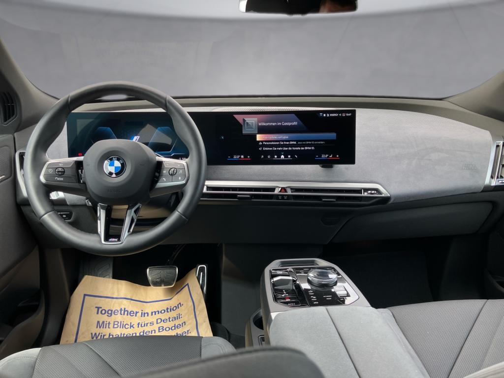Bild 8: BMW iX xDrive45