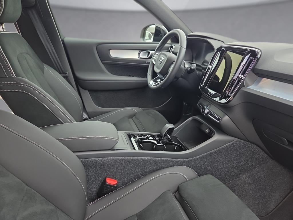 Bild 10: VOLVO PKW XC40 B3 Plus Dark Mild Hybrid